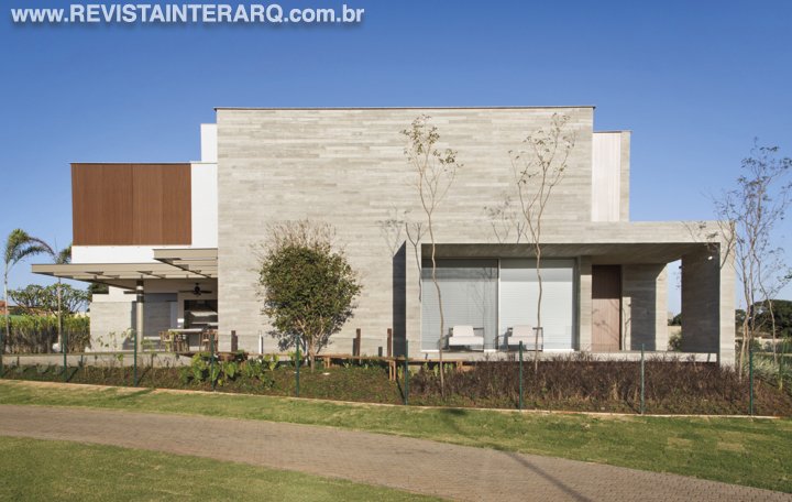 Ripas de concreto e espaços integrados são os principais elementos deste projeto - Revista InterArq | Arquitetura, Decoração, Design, Paisagismo e Lifestyle