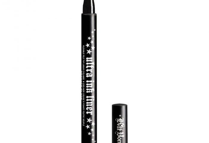 Da Kat Von D Beauty, marca 100% vegana, o delineador Ultra Ink Liner é resistente à água, ao desbotamento e à possíveis escorrimentos