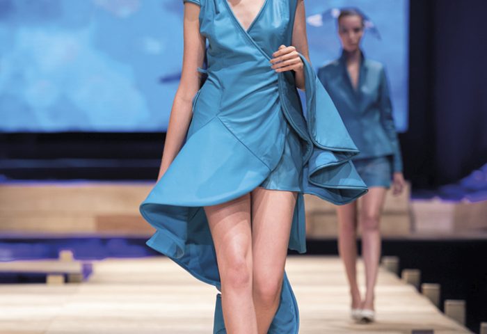 Vestido da coleção Primavera Verão 2020 da estilista mineira e especialista em couro Patricia Motta, prova que abusar das cores nesta estação é a aposta certa