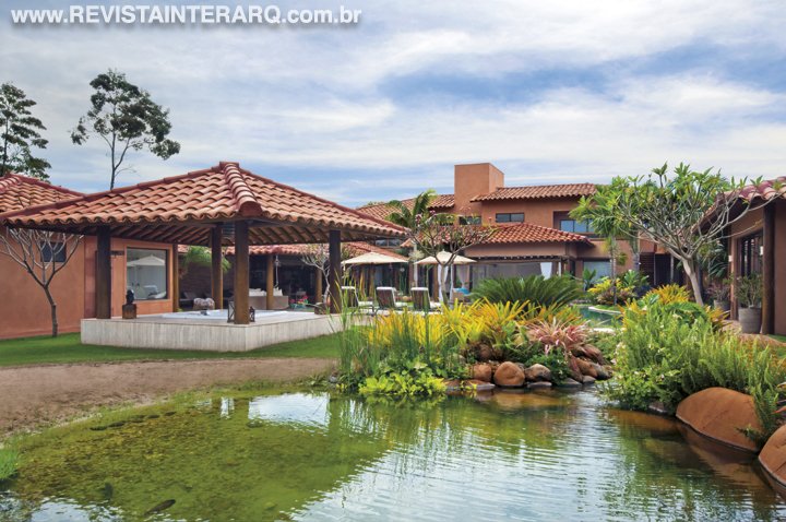 Com paisagismo estratégico, a natureza pode ser sentida em todos os cantos da morada - Revista InterArq | Arquitetura, Decoração, Design, Paisagismo e Lifestyle