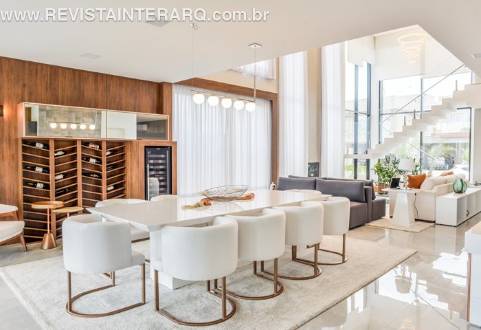 Neste projeto de interiores de Laire Lane, a premissa foi de uma linguagem com estilo contemporâneo - Revista InterArq | Arquitetura, Decoração, Design, Paisagismo e Lifestyle