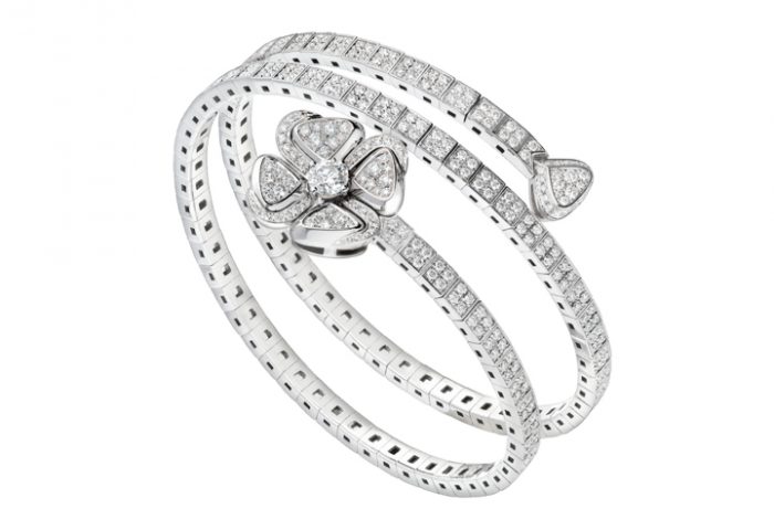 Da Bulgari, pulseira Fiorever em ouro branco 18K com um diamante central e pavê de diamantes
