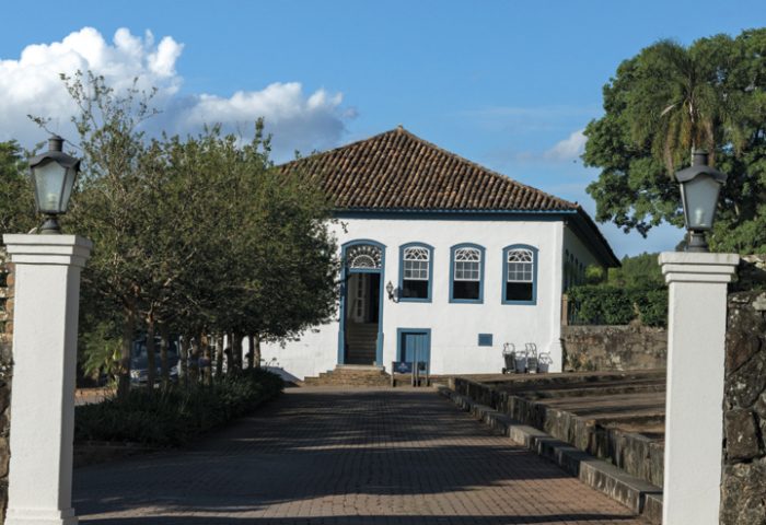 Com mais de 100 anos de história, o hotel fazenda Dona Carolina conta com diversas atividades em meio à Natureza - Revista InterArq | Arquitetura, Decoração, Design, Paisagismo e Lifestyle
