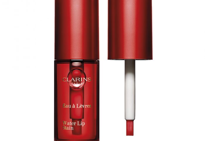 Water Lip Stain Clarins é um batom com todos os benefícios de um tratamento labial, que forma uma película invisível sobre os lábios