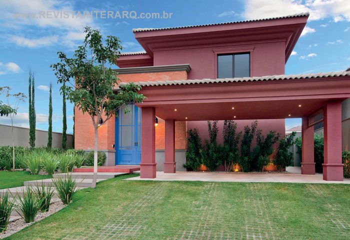 Este projeto de construções coloridas ganhou elementos clássicos - Revista InterArq | Arquitetura, Decoração, Design, Paisagismo e Lifestyle