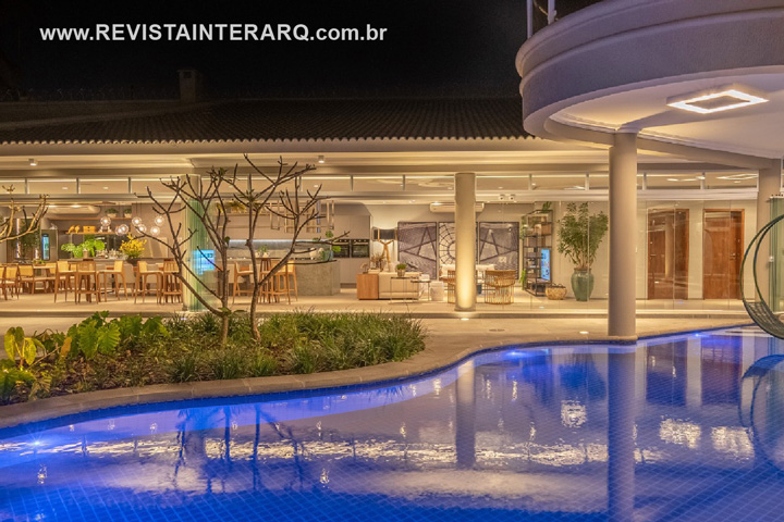 Neste projeto de interiores, o escritório Office³ Arquitetura apostou em ambientes integrados e com muita tecnologia - Revista InterArq | Arquitetura, Decoração, Design, Paisagismo e Lifestyle