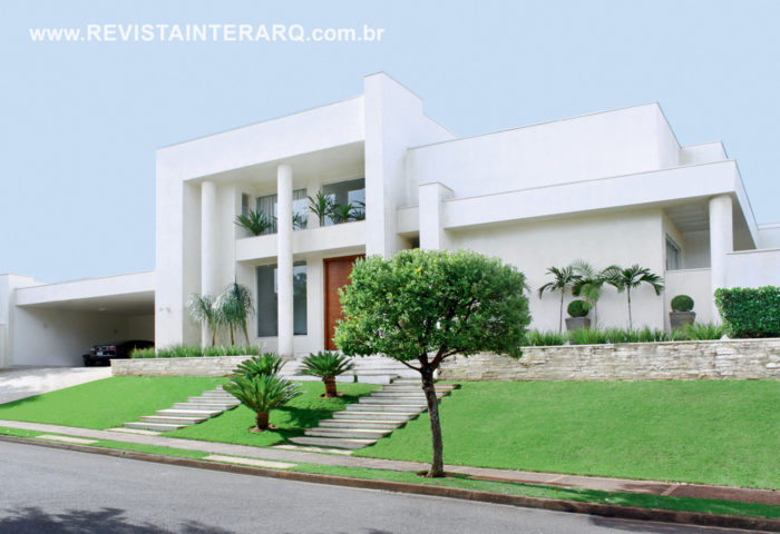 Esta residência aconchegante se conecta com o verde do jardim - Revista InterArq | Arquitetura, Decoração, Design, Paisagismo e Lifestyle