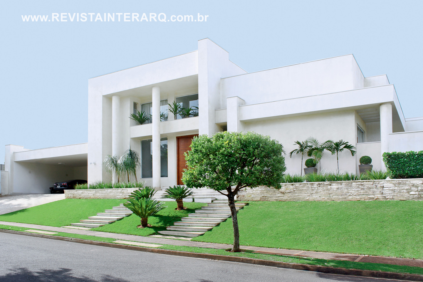 Esta residência aconchegante se conecta com o verde do jardim - Revista InterArq | Arquitetura, Decoração, Design, Paisagismo e Lifestyle