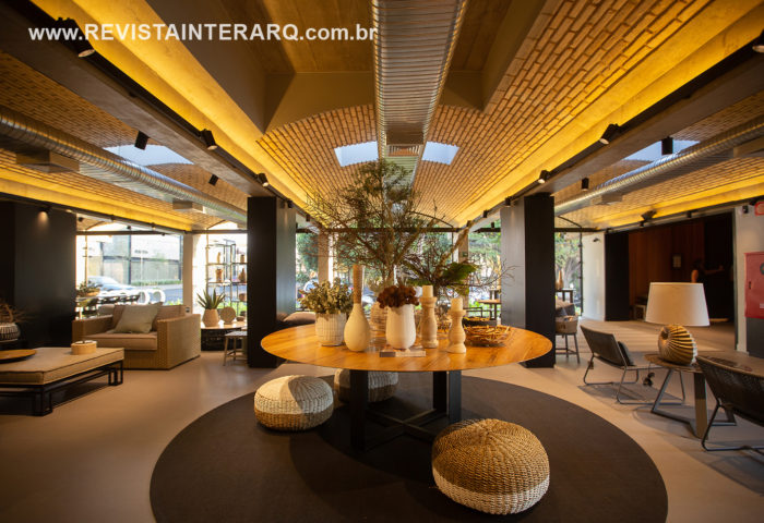 Ambientes funcionais traduzem o conceito modernista deste projeto - Revista InterArq | Arquitetura, Decoração, Design, Paisagismo e Lifestyle