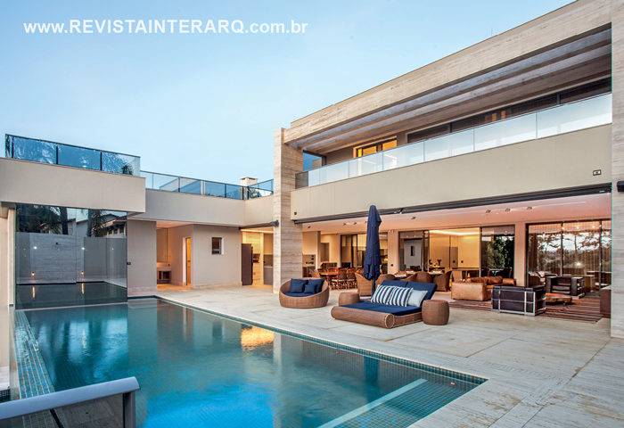 As linhas arquitetônicas desta casa destacam o decór contemporâneo - Revista InterArq | Arquitetura, Decoração, Design, Paisagismo e Lifestyle