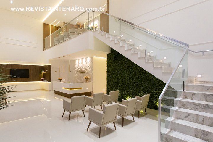 Design, inovação e funcionalidade são as palavras-chaves do projeto desta clínica médica assinada por Otávio Lucas Ternoski - Revista InterArq | Arquitetura, Decoração, Design, Paisagismo e Lifestyle