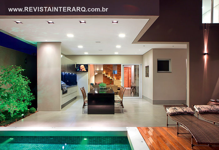 Esta casa tem uma arquitetura de linhas puras e funções bem definidas - Revista InterArq | Arquitetura, Decoração, Design, Paisagismo e Lifestyle