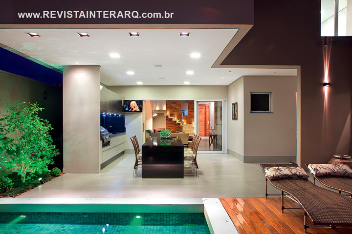 Esta casa tem uma arquitetura de linhas puras e funções bem definidas - Revista InterArq | Arquitetura, Decoração, Design, Paisagismo e Lifestyle