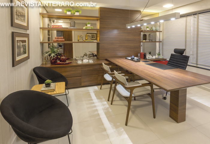 Um décor aconchegante e espaços amplos foi a premissa do projeto de interiores desta empresa de advocacia - Revista InterArq | Arquitetura, Decoração, Design, Paisagismo e Lifestyle