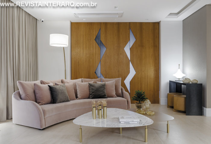 Os hobbies do jovem casal foram o ponto de partida para a concepção do projeto de arquitetura e de interiores deste apartamento - Revista InterArq | Arquitetura, Decoração, Design, Paisagismo e Lifestyle