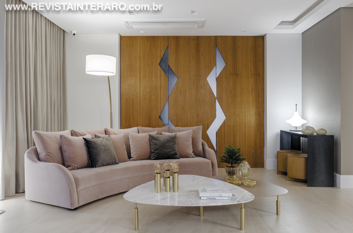 Os hobbies do jovem casal foram o ponto de partida para a concepção do projeto de arquitetura e de interiores deste apartamento - Revista InterArq | Arquitetura, Decoração, Design, Paisagismo e Lifestyle