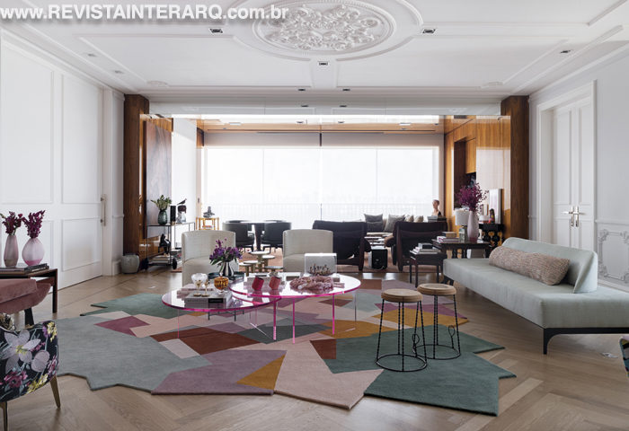 A atmosfera eclética deste design de interiores deu-se através do passeio entre vários estilos e da escolha de peças poderosas - Revista InterArq | Arquitetura, Decoração, Design, Paisagismo e Lifestyle