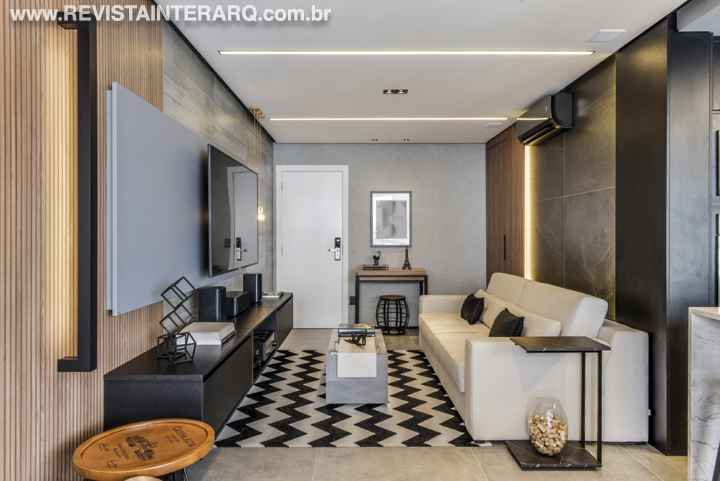 O contraste entre uma ambientação arrojada e aconchegante evidencia o estilo industrial contemporâneo deste projeto - Revista InterArq | Arquitetura, Decoração, Design, Paisagismo e Lifestyle