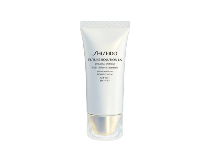 Da Shiseido, o Future Solution LX Universal Defense E fornece proteção 360°, contra poluição urbana e mudanças ambientais
