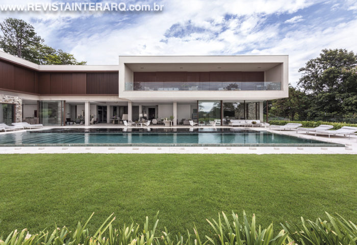 Peças de design italiano e traços marcantes contemplam este projeto - Revista InterArq | Arquitetura, Decoração, Design, Paisagismo e Lifestyle