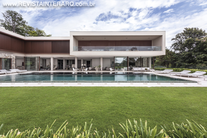 Peças de design italiano e traços marcantes contemplam este projeto - Revista InterArq | Arquitetura, Decoração, Design, Paisagismo e Lifestyle