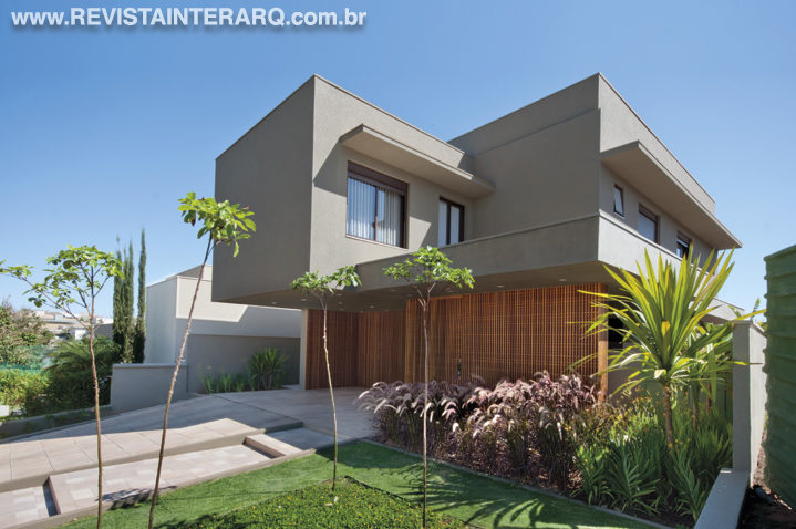 A funcionalidade define este projeto, focado na praticidade do dia a dia - Revista InterArq | Arquitetura, Decoração, Design, Paisagismo e Lifestyle