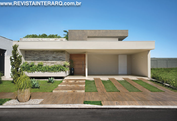 O projeto ganhou uma área social ampla para receber os amigos - Revista InterArq | Arquitetura, Decoração, Design, Paisagismo e Lifestyle