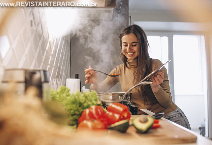 Saiba mais sobre o conceito de alimentação consciente, que desperta o prazer de simplesmente se nutrir de forma saudável - Revista InterArq | Arquitetura, Decoração, Design, Paisagismo e Lifestyle