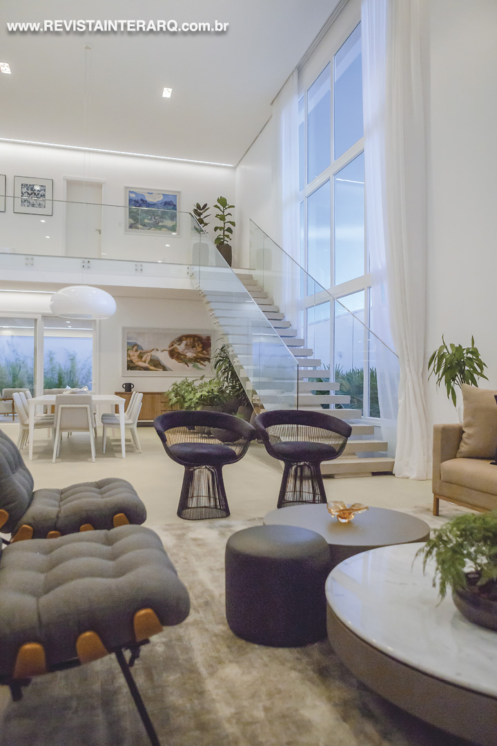 Elementos neutros e espaços integrados destacam este projeto - Revista InterArq | Arquitetura, Decoração, Design, Paisagismo e Lifestyle