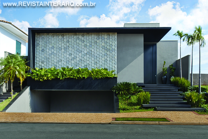 Uma morada com integração de espaços e liberdade visual - Revista InterArq | Arquitetura, Decoração, Design, Paisagismo e Lifestyle