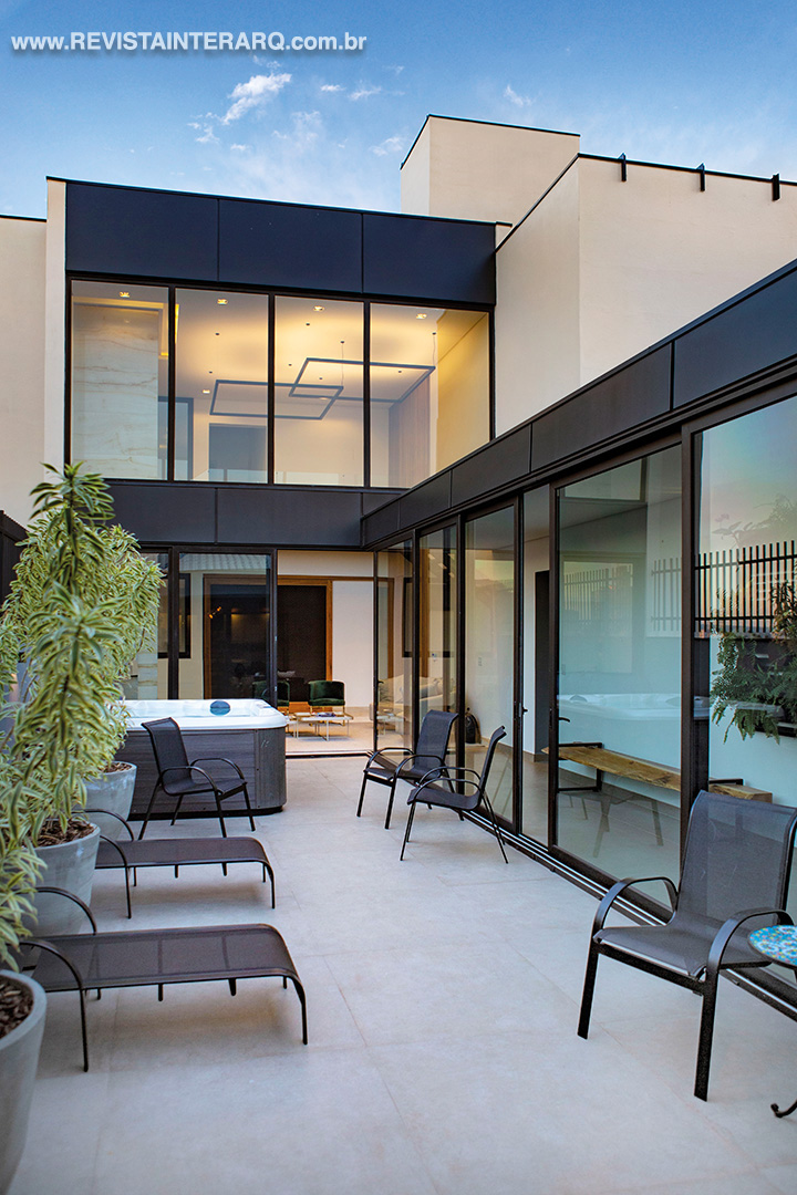 A reformulação desta cobertura recebeu elementos modernos - Revista InterArq | Arquitetura, Decoração, Design, Paisagismo e Lifestyle