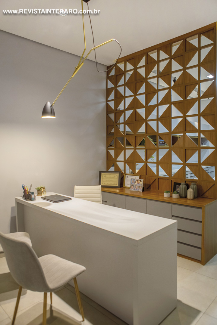 O interior desta clínica ganhou elementos sofisticados e acolhedores - Revista InterArq | Arquitetura, Decoração, Design, Paisagismo e Lifestyle