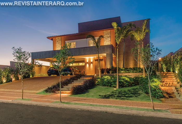 Integração, amplitude e aconchego definem esta residência - Revista InterArq | Arquitetura, Decoração, Design, Paisagismo e Lifestyle