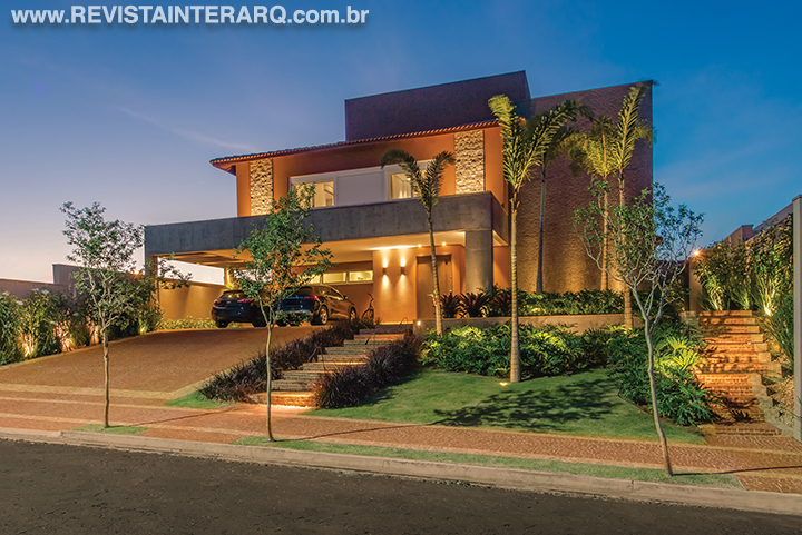 Integração, amplitude e aconchego definem esta residência - Revista InterArq | Arquitetura, Decoração, Design, Paisagismo e Lifestyle