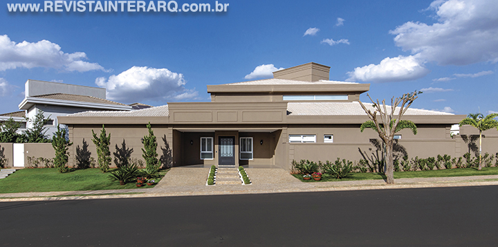 Esta casa de arquitetura clássica é repleta de elegância - Revista InterArq | Arquitetura, Decoração, Design, Paisagismo e Lifestyle