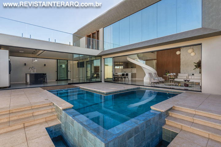 A arquitetura desta casa foi pensada para receber amigos - Revista InterArq | Arquitetura, Decoração, Design, Paisagismo e Lifestyle