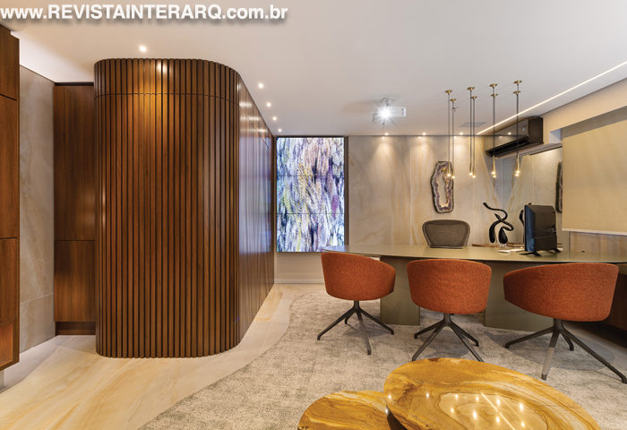 Um escritório sofisticado, que tem a marcenaria curva como destaque - Revista InterArq | Arquitetura, Decoração, Design, Paisagismo e Lifestyle
