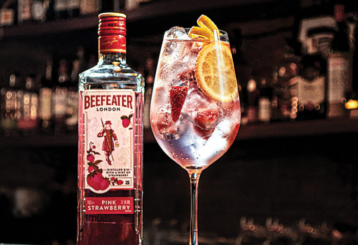Refesque-se: drinks coloridos são uma ótima opção para os dias quentes - Revista InterArq | Arquitetura, Decoração, Design, Paisagismo e Lifestyle