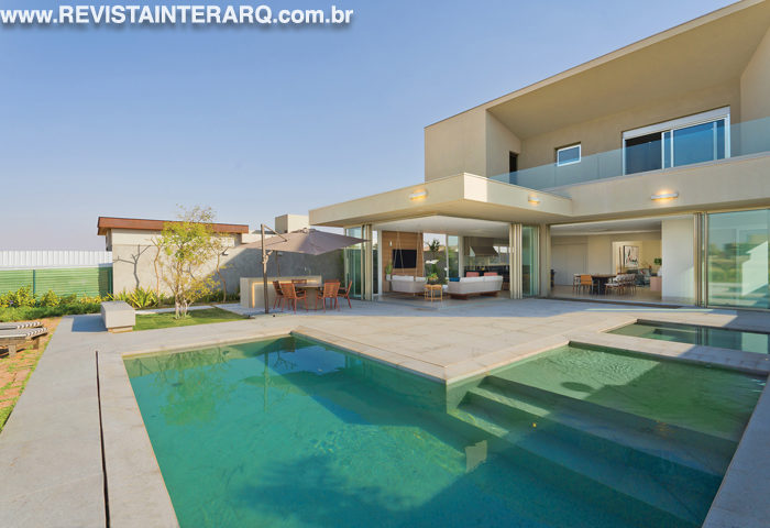 A arquitetura desta residência valorizou a conexão com o verde - Revista InterArq | Arquitetura, Decoração, Design, Paisagismo e Lifestyle