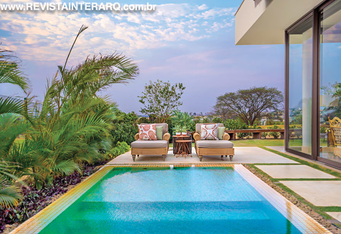 Uma casa bem iluminada e integrada ao exterior - Revista InterArq | Arquitetura, Decoração, Design, Paisagismo e Lifestyle