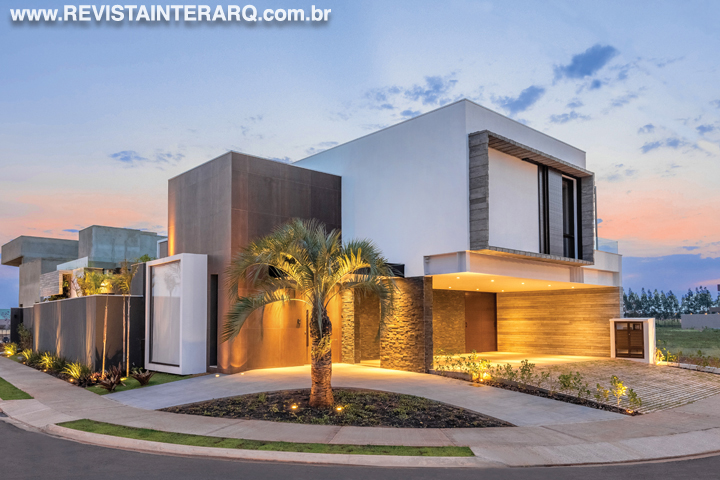 Texturas que remetem ao estilo industrial predominaram nesta casa - Revista InterArq | Arquitetura, Decoração, Design, Paisagismo e Lifestyle