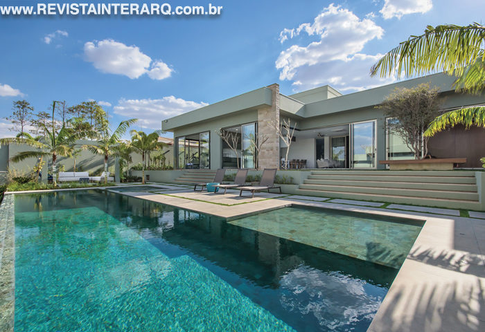 Este projeto é repleto de integração com o verde e aconchego - Revista InterArq | Arquitetura, Decoração, Design, Paisagismo e Lifestyle