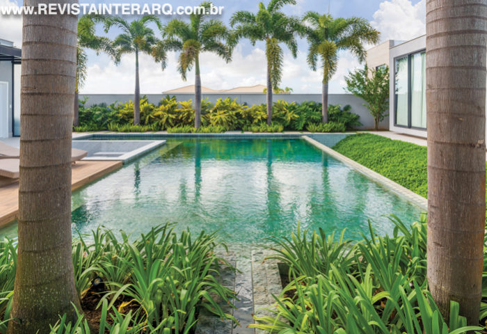 Espécies tropicais e nativas do Brasil destacaram este projeto paisagístico - Revista InterArq | Arquitetura, Decoração, Design, Paisagismo e Lifestyle