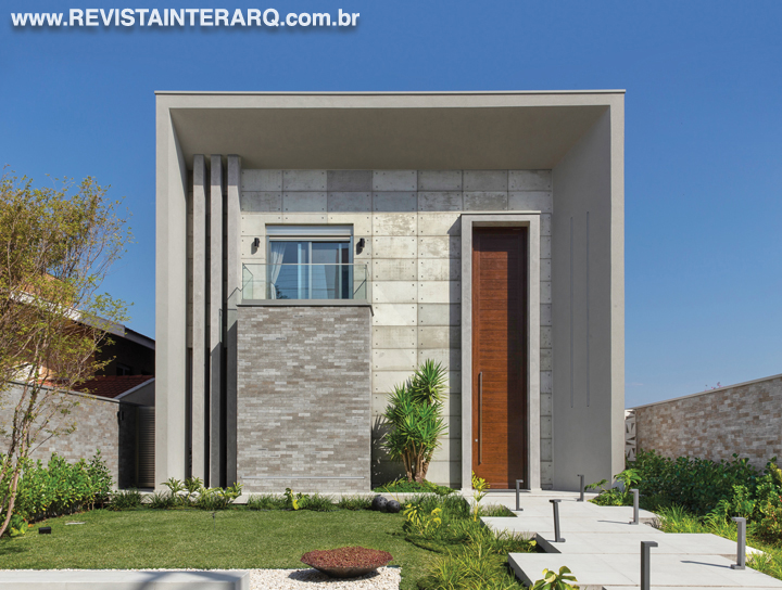Tecnologia, sustentabilidades e soluções funcionais permearam esta casa - Revista InterArq | Arquitetura, Decoração, Design, Paisagismo e Lifestyle