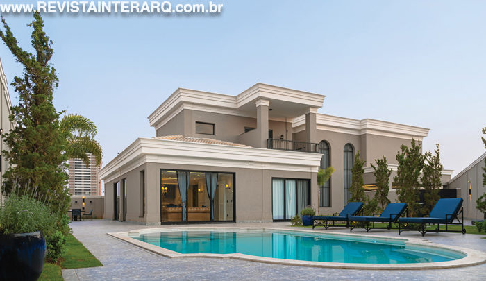 Composições únicas permearam esta residência de estilo neoclássico - Revista InterArq | Arquitetura, Decoração, Design, Paisagismo e Lifestyle