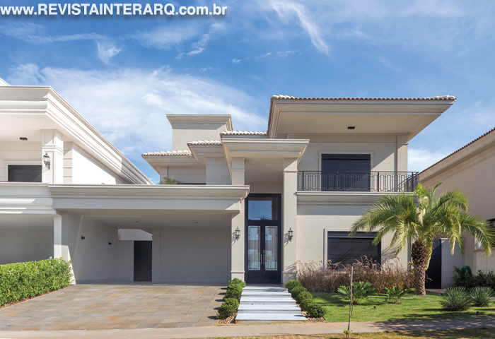 Este projeto de Carla Flauzino conta com um visual clássico e acolhedor - Revista InterArq | Arquitetura, Decoração, Design, Paisagismo e Lifestyle