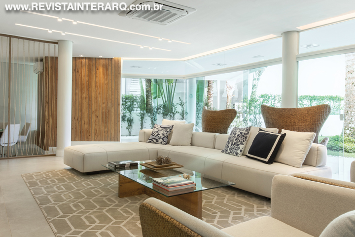 Uma casa de praia repleta de elegância, modernidade e sofisticação - Revista InterArq | Arquitetura, Decoração, Design, Paisagismo e Lifestyle