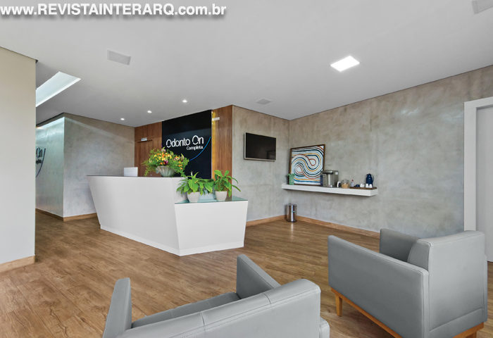 Os materiais desta clínica inspiram modernidade e aconchego - Revista InterArq | Arquitetura, Decoração, Design, Paisagismo e Lifestyle