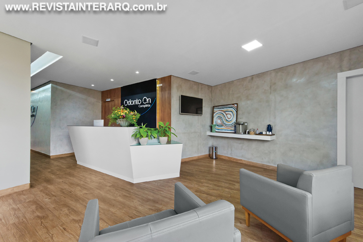 Os materiais desta clínica inspiram modernidade e aconchego - Revista InterArq | Arquitetura, Decoração, Design, Paisagismo e Lifestyle