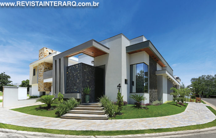 Uma residência repleta de ambientes integrados e funcionais - Revista InterArq | Arquitetura, Decoração, Design, Paisagismo e Lifestyle